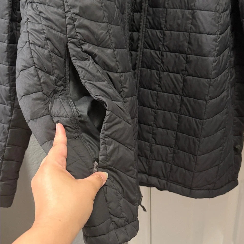 The north face black jacket men’s XXL Thermoball eco